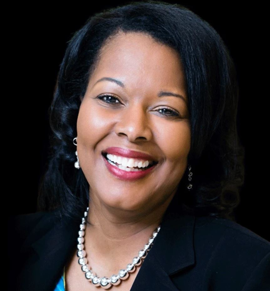 Headshot-_Dawn-Gregory_a