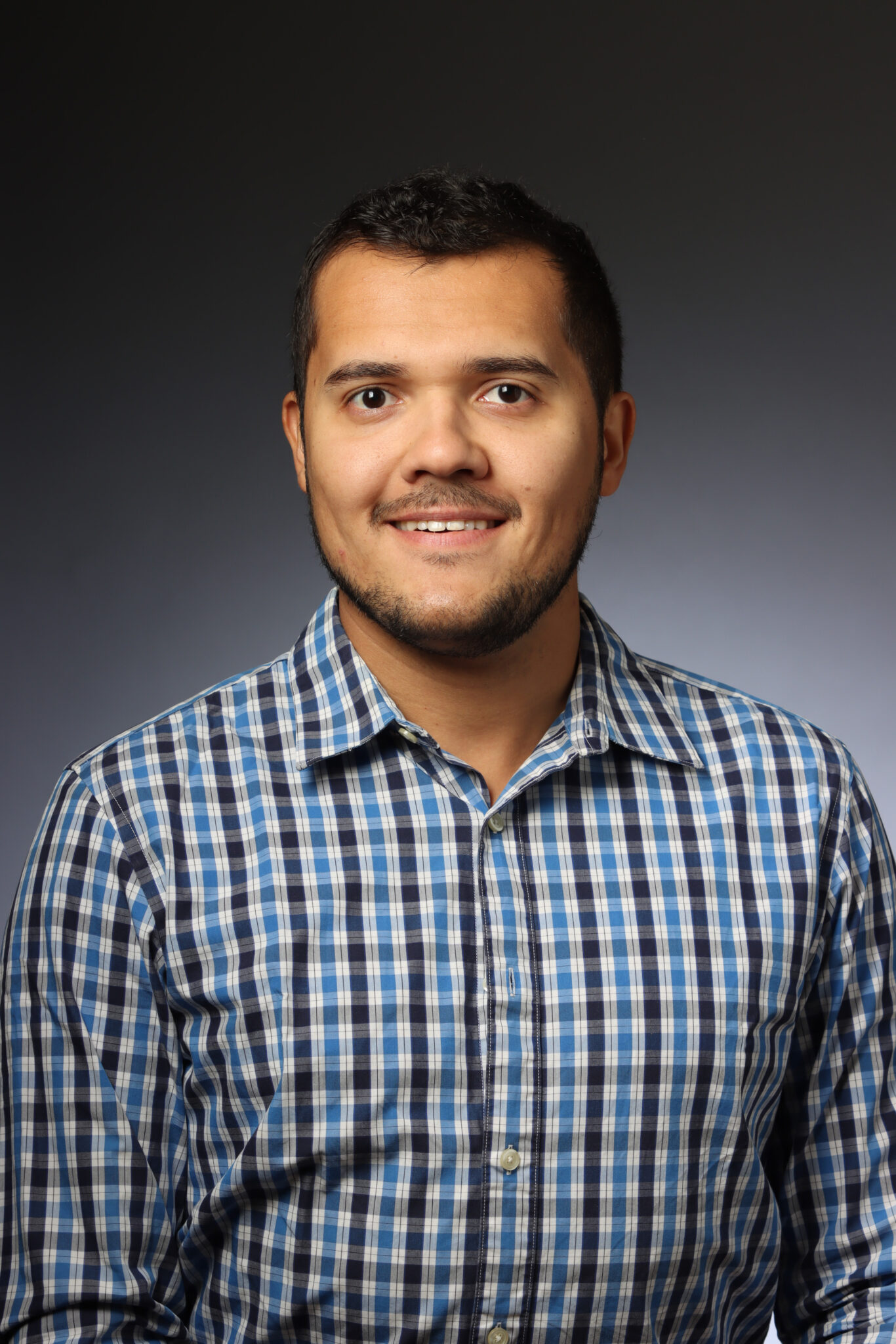 Nando-headshot-1366x2048